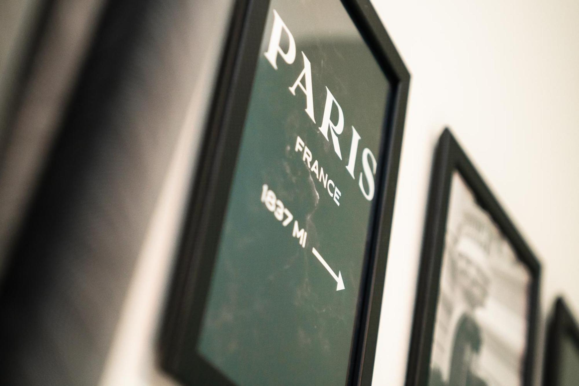Apartament City: Live, Work, Play