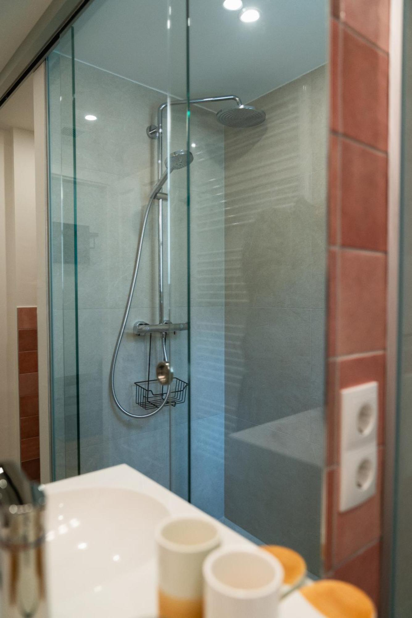 City: Live, Work, Play Apartament *