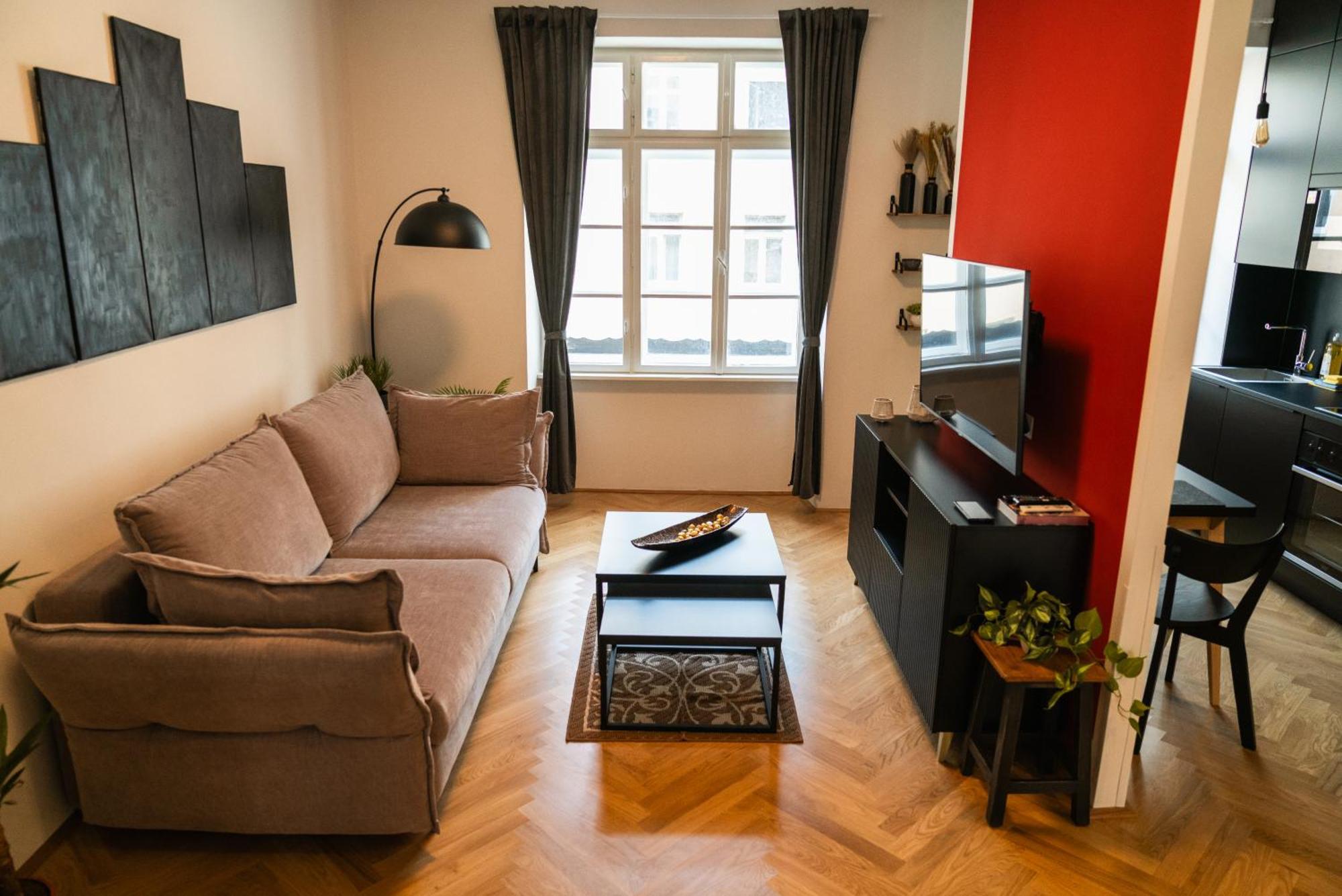 Apartament City: Live, Work, Play *