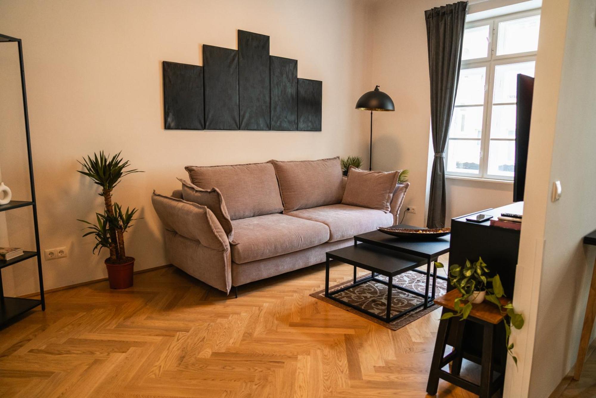 Apartament City: Live, Work, Play *